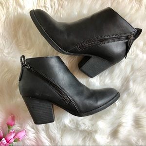 SOLD! - Massini Womens Black Zip Ankle Boot Sz 8.5